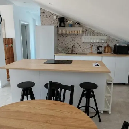 Apartmán S Bazenom - Sasa By Guide